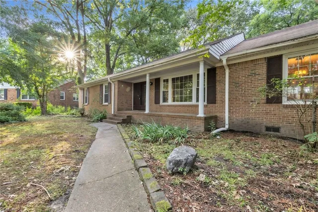 4644 McGregor Dr, Virginia Beach, VA 23462