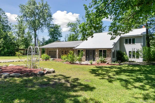 3990 S  Sashabaw Rd, Clarkston, MI 48348