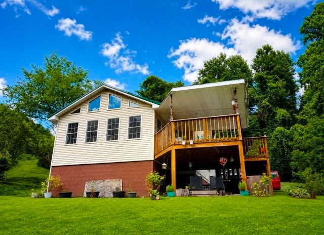 2036 State Highway 215, Evarts, KY 40828
