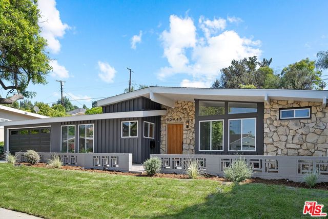 22946 Brenford St, Woodland Hills, CA 91364