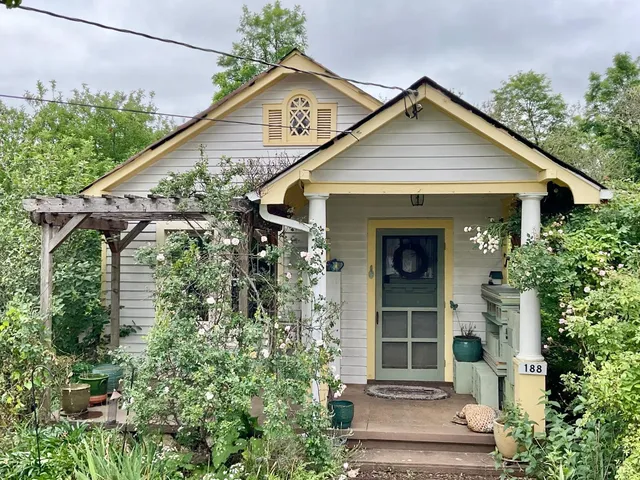 188 Washington St, Amherst, VA 24521