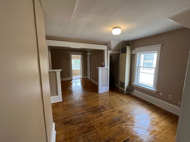 560 Bellows St #2, Saint Paul, MN 55107