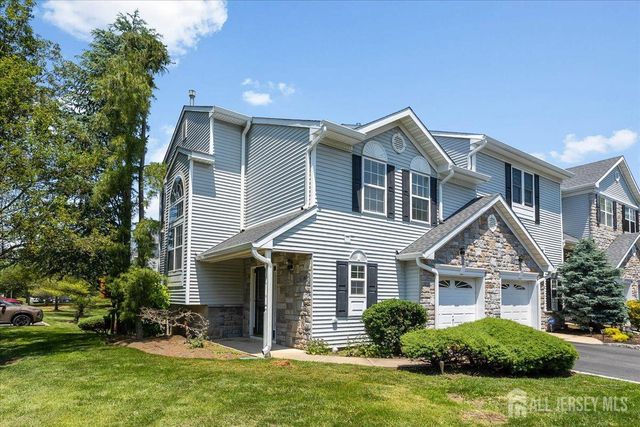 24 Hanna Ln, Laurence Harbor, NJ 08879