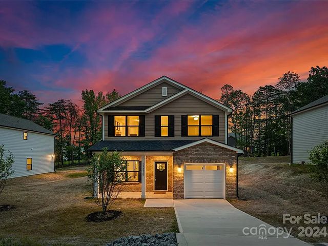 3911 Oakwood Rd, Charlotte, NC 28269