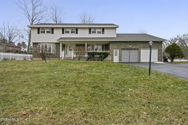 798 Downing Street, Niskayuna, NY 12309