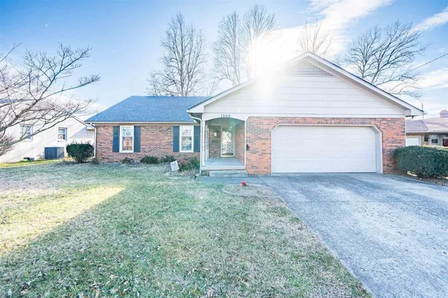 1526 Springdale Dr, Owensboro, KY 42301
