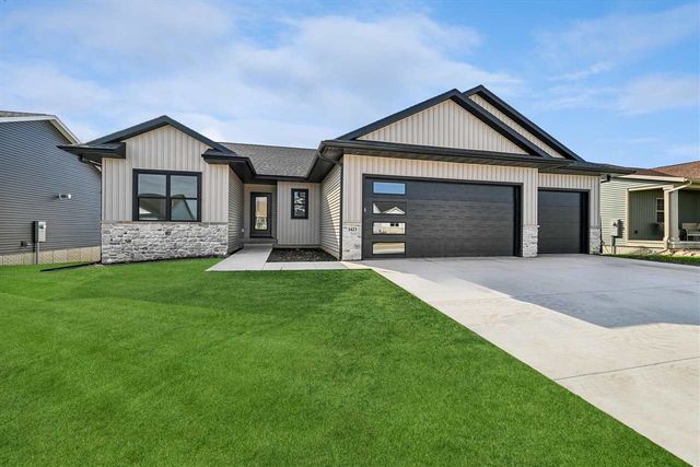 1423 Echo Ridge Ln, Marion, IA 52302