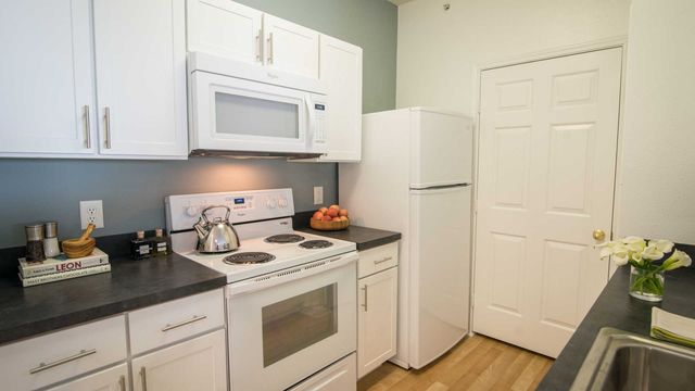 1 Matthew Ln #402-110, Braintree, MA 02184