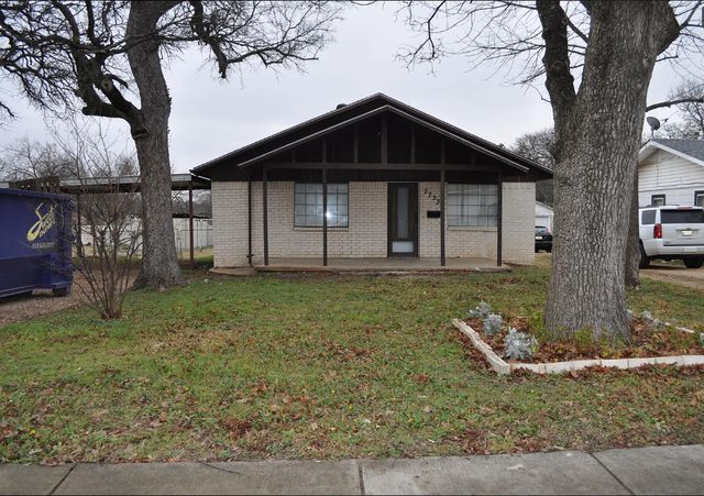 2733 Canton Dr, Fort Worth, TX 76112