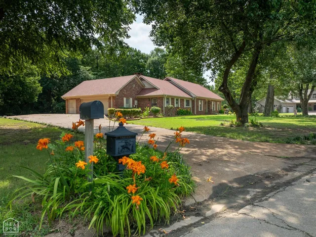 7 Holmes St, Newport, AR 72112