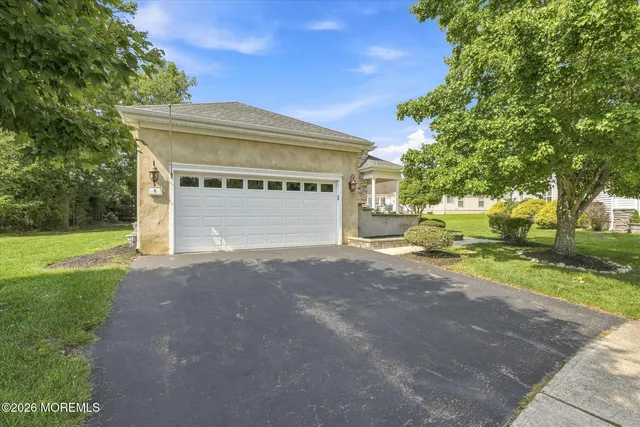 6 Minot Light Court, Barnegat, NJ 08005