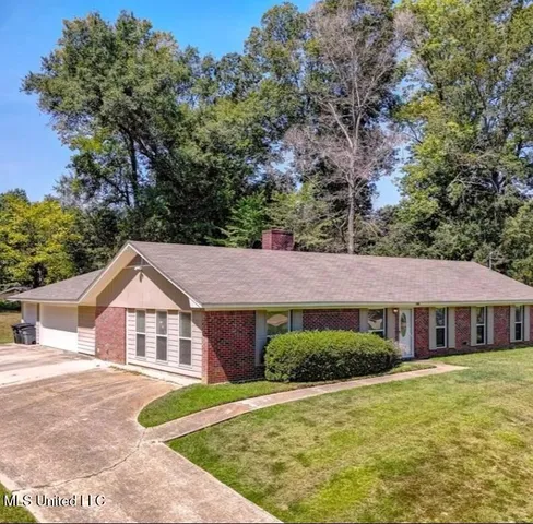 5004 Rollingwood Dr, Vicksburg, MS 39183