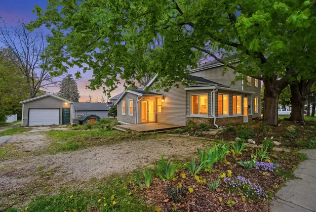 610 E  Maple St, Horicon, WI 53032