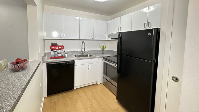 2580 Oxford Rd #B09, Berkley, MI 48072