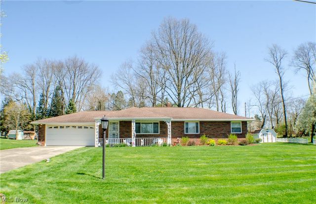 2517 Woodview Rd, Uniontown, OH 44685
