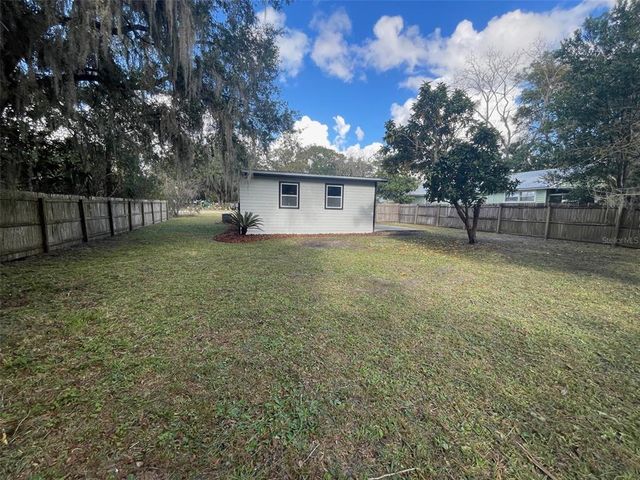 21307 SE Hawthorne Rd, Hawthorne, FL 32640