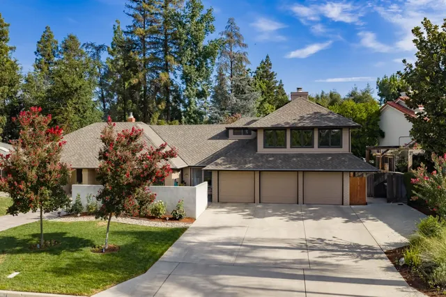2882 W  Cromwell Ave, Fresno, CA 93711