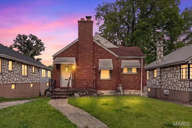 6764 Edison Ave, Saint Louis, MO 63121