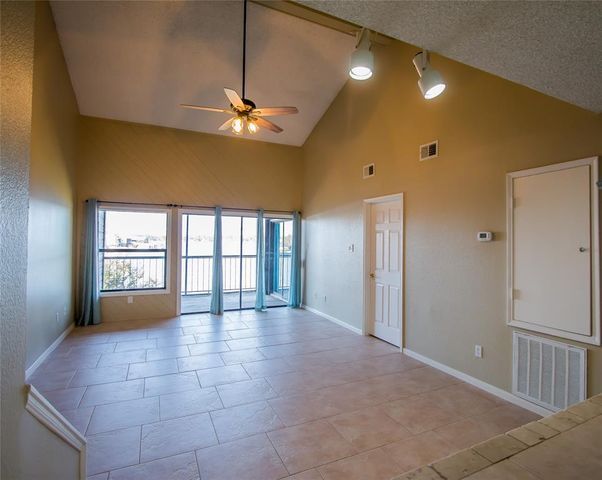 202H Lakeview Ter, Montgomery, TX 77356