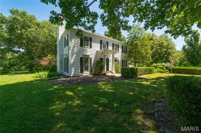 1 E  Weldon Spring Heights Dr, Saint Charles, MO 63304
