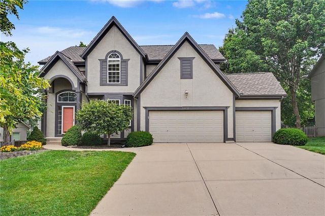 5910 W  154th St, Overland Park, KS 66223