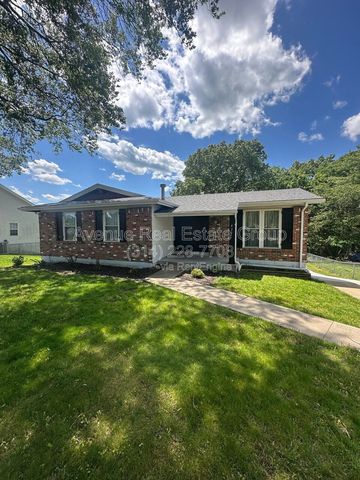 425 Westglen Village Dr, Ballwin, MO 63021