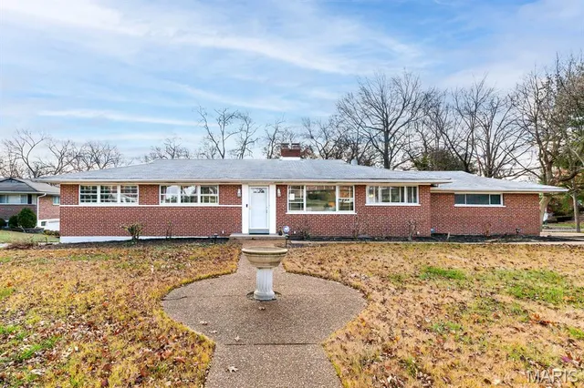 9738 Crestwick Dr, Saint Louis, MO 63128