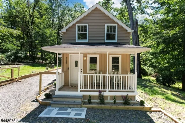 365 Bonnie Burn Rd, Watchung, NJ 07069