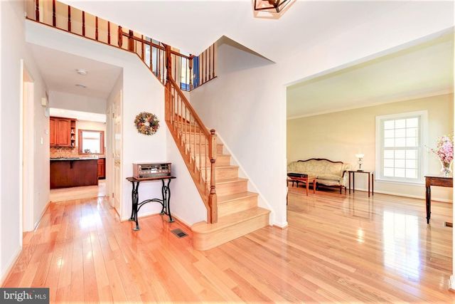 2618 Iron Forge Rd, Herndon, VA 20171