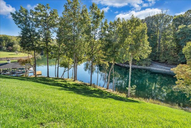 300 S  Pointe Shore Dr, Moneta, VA 24121
