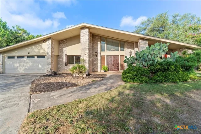 2 Brookhollow Dr, Wimberley, TX 78676