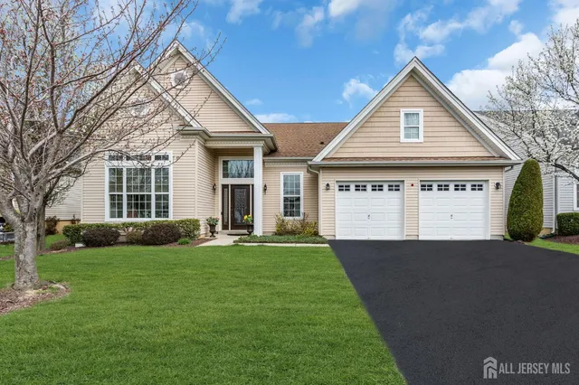 124 Masters Dr, Monroe Township, NJ 08831