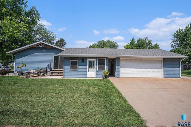 300 W  3rd St, Tea, SD 57064