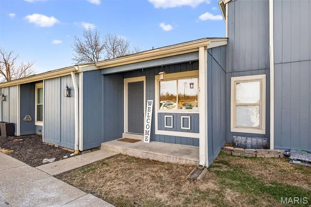 132 Harbor View Dr, Lake Saint Louis, MO 63367