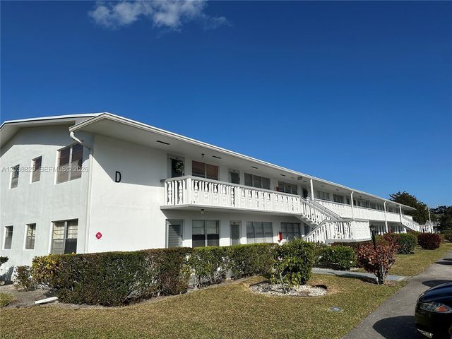 89 Berkshire E #89-D, West Palm Beach, FL 33417