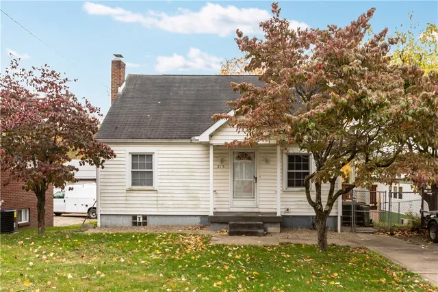 215 Main St, Youngstown, PA 15696