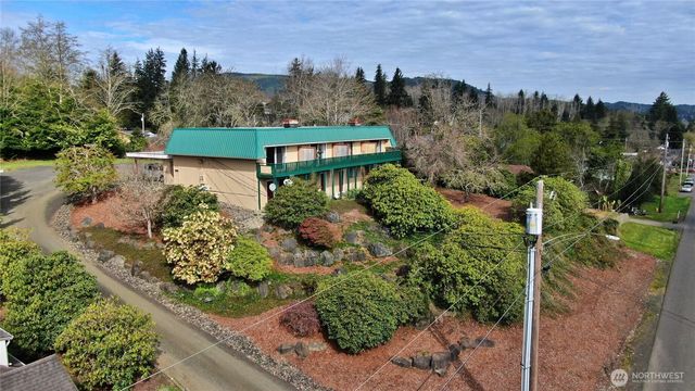 910 Barnhart Street, Raymond, WA 98577