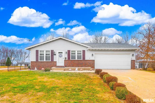 1011 S  Washington St, Manito, IL 61546