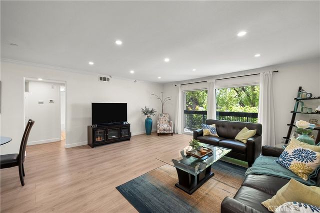 1135 Allen Ave #1, Glendale, CA 91201
