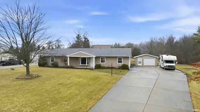 4615 Golfview Dr, Fort Wayne, IN 46818