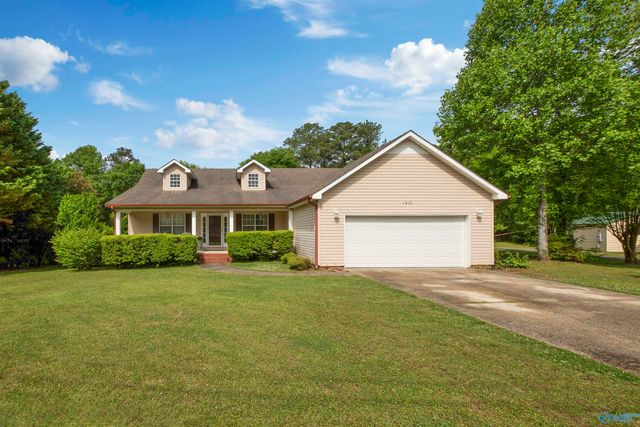 1410 Ponderosa Ave, Guntersville, AL 35950