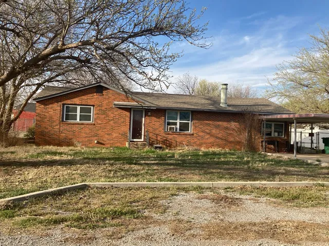 702 W  4th St, Granite, OK 73547