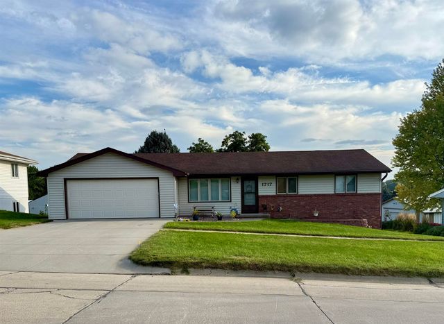1717 Avenue H, Wisner, NE 68791