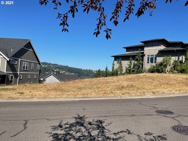 13501 SE Mountain Crest Dr, Happy Valley, OR 97086