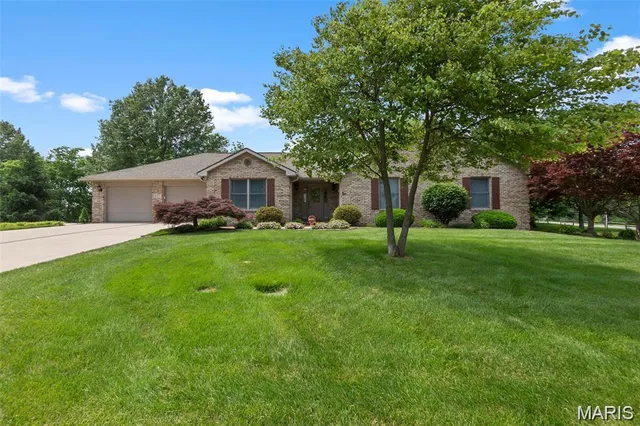 857 Green Meadows Dr, Jackson, MO 63755