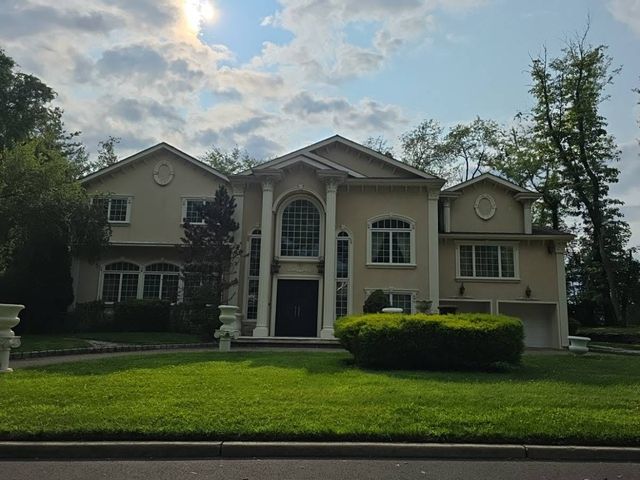 151 Mackay Dr, Bergenfield, NJ 07621