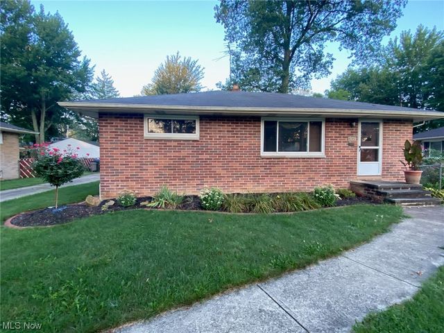 6080 Burns Rd, North Olmsted, OH 44070