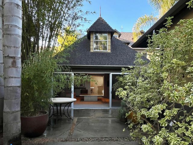 1061 Victoria Ave, Venice, CA 90291