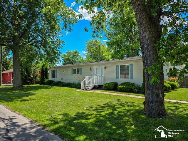 4381 2nd St, Newport, MI 48166