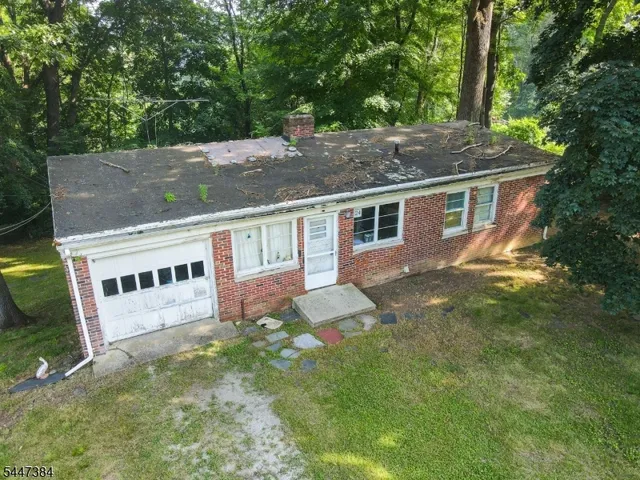 24 Underrock Rd, Sparta, NJ 07871